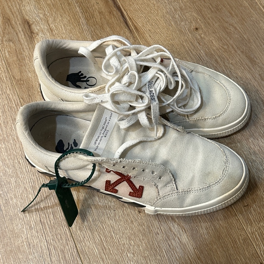 OFF WHITE SNEAKERS